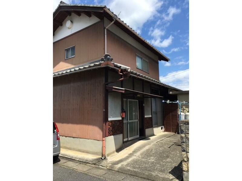 Suehiro-cho, Omihachiman-shi, Omihachiman (Hirata Sta.) 2F 8DK

3,280,000 yen