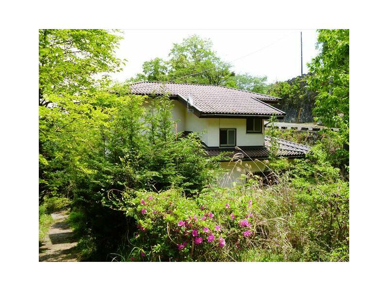 Approximately 90 minutes by car from Nagoya City