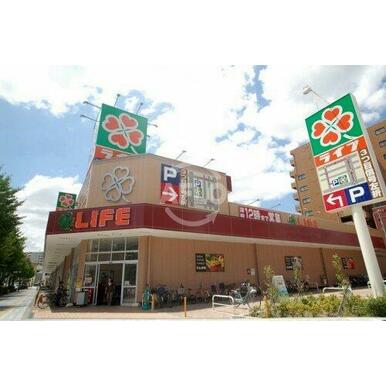 ライフ　塩草店 距離：248m