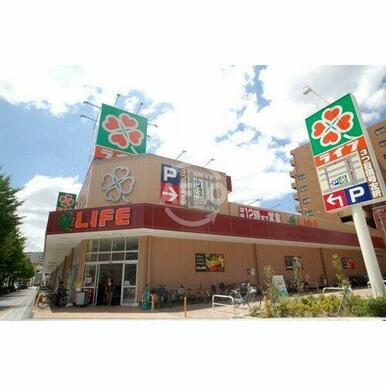 ライフ 塩草店 距離:248m