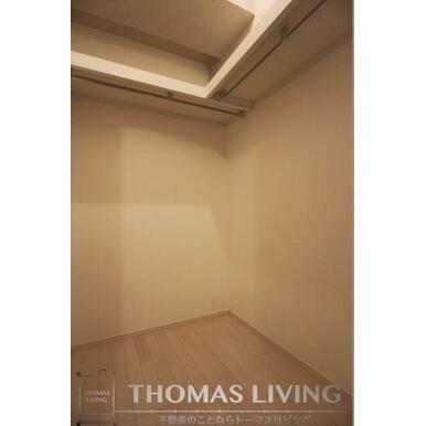 ウォークインクローゼットのお写真です。