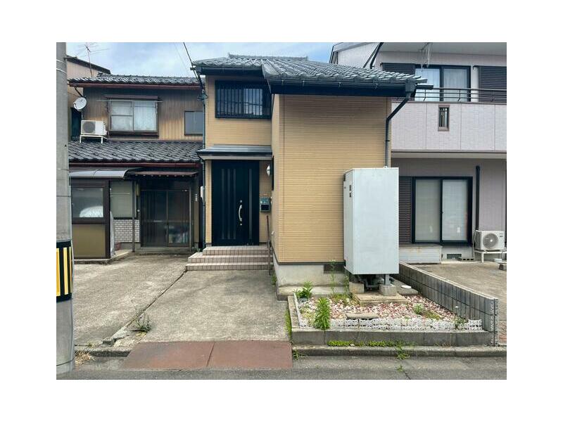 Fukui City, Nishikida 1-chome (Shoko Kaigisho-mae Station) 2-story building 2DK