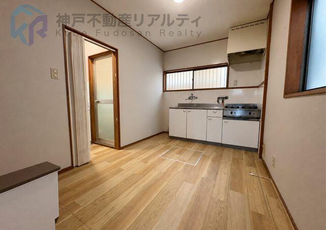 Amagasaki City, Tsukaguchi Honmachi 7-chome (Tsukaguchi Station), 2-story building, 3DK &mdash; photo 3