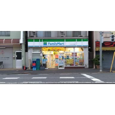 ファミリーマートヤマキ千田店 距離：195m