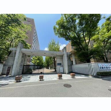 私立近畿大学 東大阪キャンパス 距離:680m