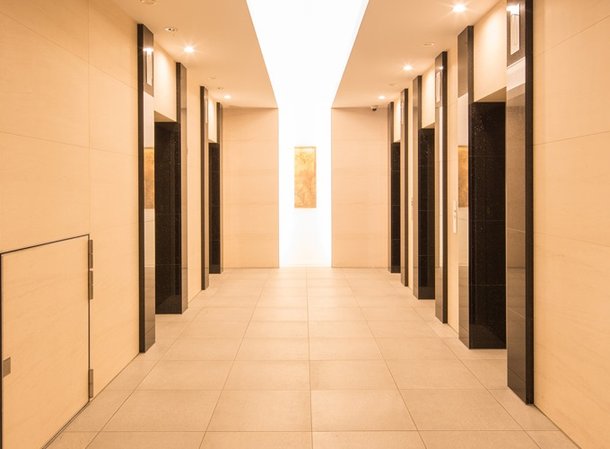 エレベーターホール竣工写真