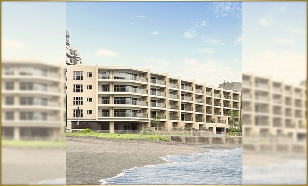 秋谷海岸から見る建物外観