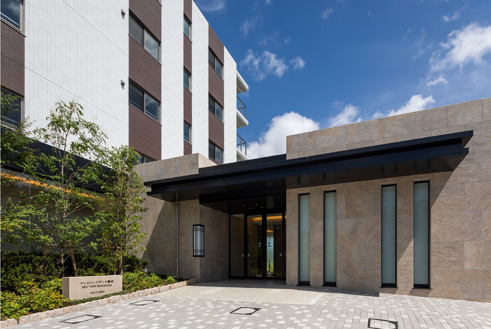 エントランス竣工写真（2022年7月撮影）