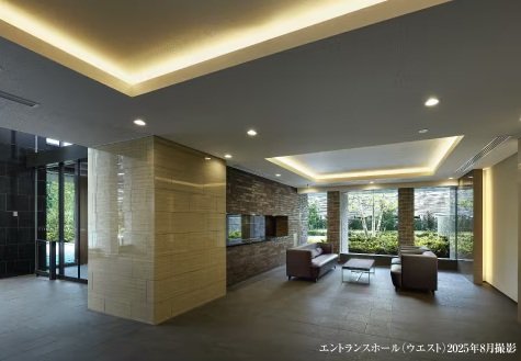エントランスホール（ウエスト）2025年8月撮影