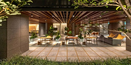 南側よりコリドーラウンジを望む(2025年11月撮影)