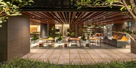 南側よりコリドーラウンジを望む(2025年11月撮影)