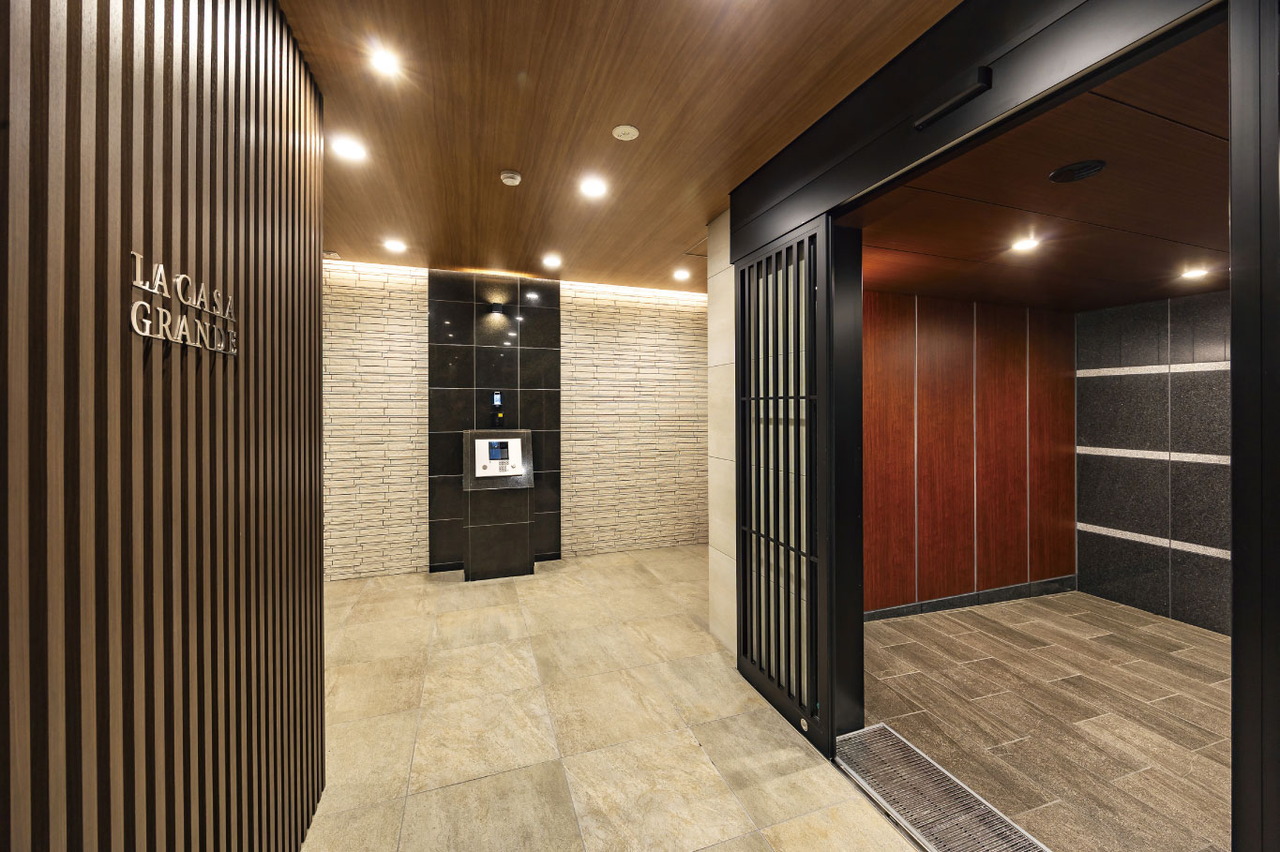 ENTRANCE HALL