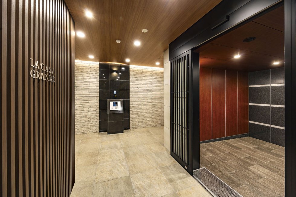 ENTRANCE HALL