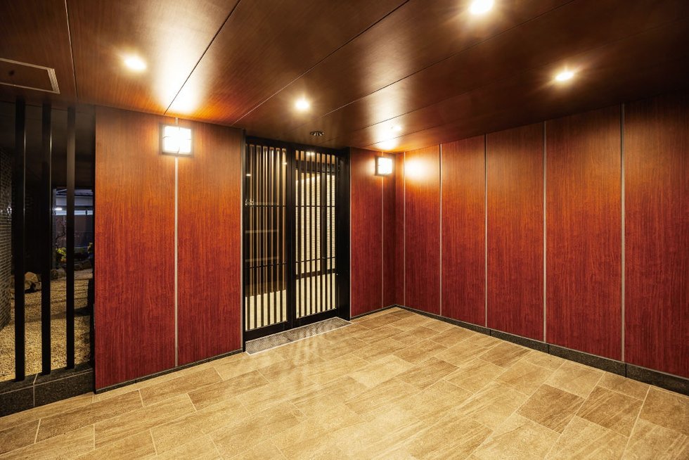 ENTRANCE HALL