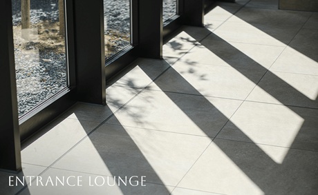 ENTRANCE LOUNGE