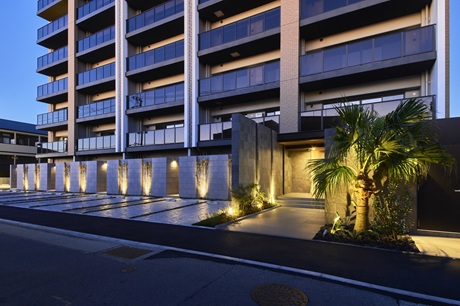 エントランスアプローチ（撮影年月：2025年12月）