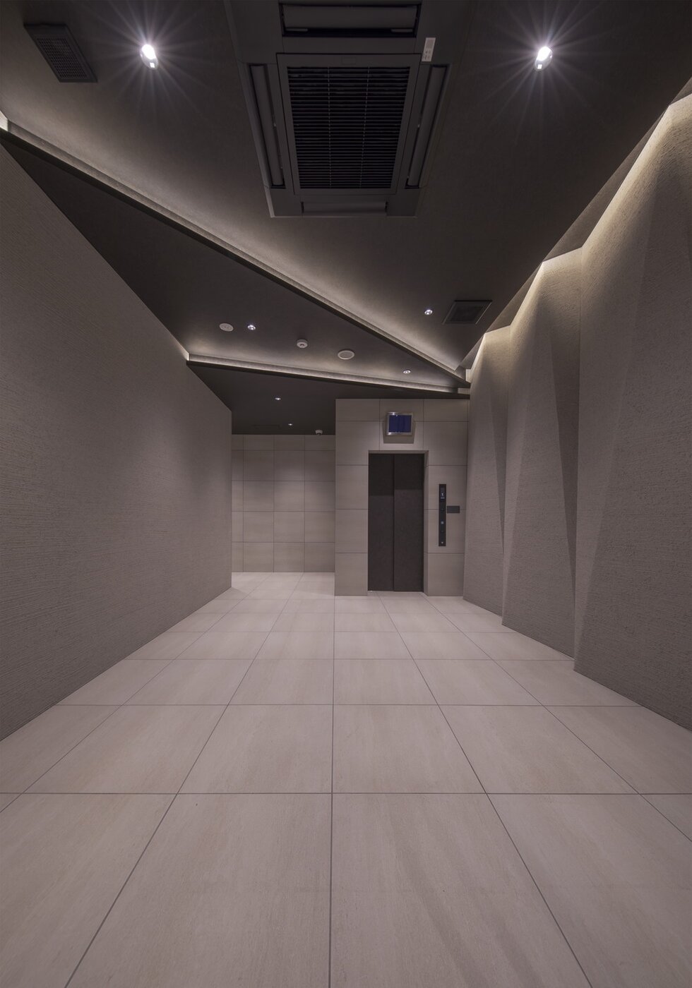 竣工写真：エレベーターホール（2025年9月撮影）