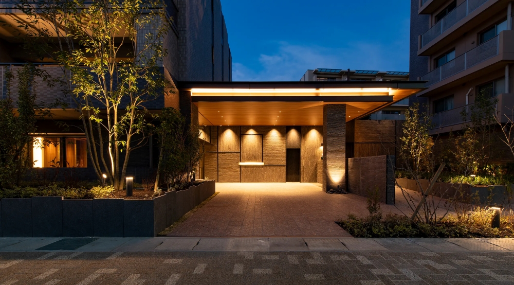 エントランスアプローチ（2025年11月撮影）