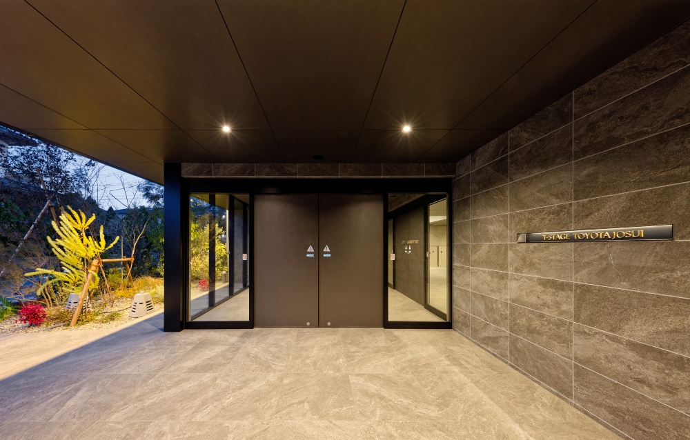 エントランス廻り・館銘板