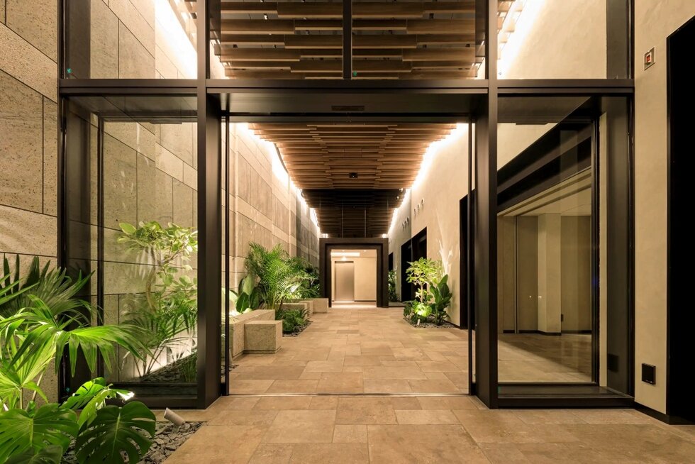 エントランスアプローチ（2026年2月撮影）