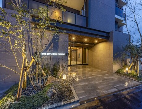 エントランスアプローチ（撮影年月：2026年2月）