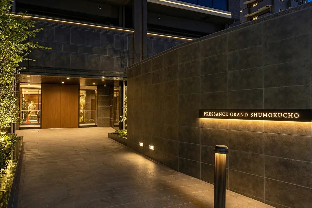 エントランスアプローチ（2026年3月撮影）