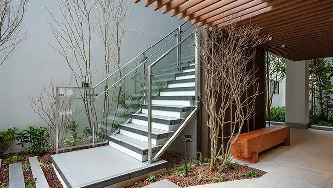 中庭写真（2026年3月撮影）