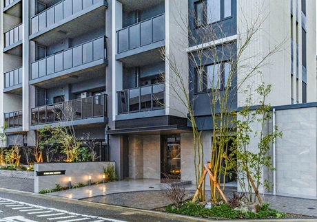 エントランスアプローチ（撮影年月：2026年3月）