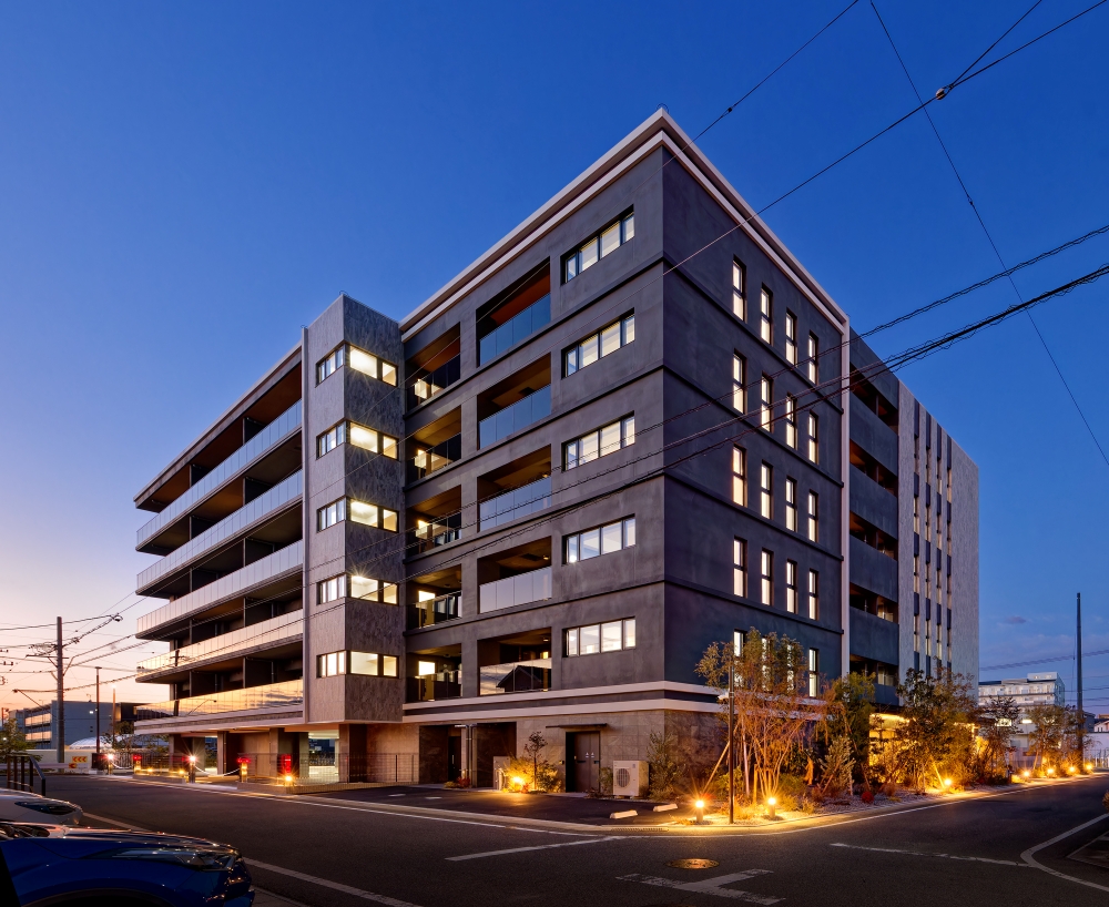 外観　南東面(夜景)