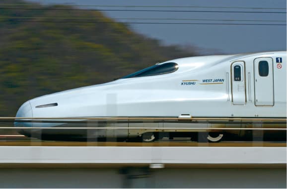 新幹線停車駅の「小倉」駅まで快速で約11分。