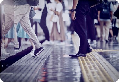平日7・8時台合計44本。
2〜7分間隔で快速利用できる。
