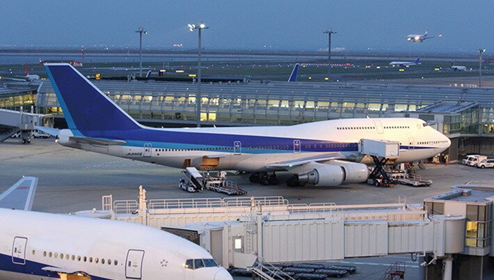 AIRPORT
空港アクセス