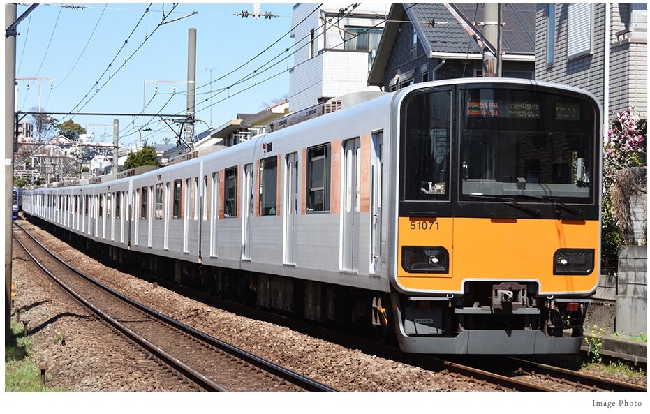 「横浜」駅へも直通するFライナーが利用可。