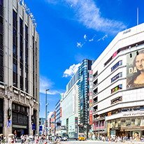 「新宿三丁目」駅へ15分（18分）