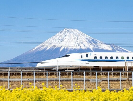 BULLET TRAIN
新幹線の起点となる、「新横浜」駅へ直通11分。※2