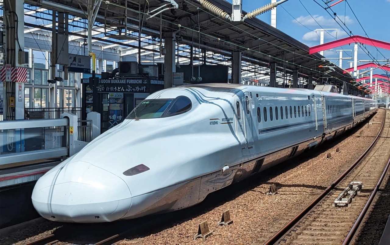 ACCESS
博多駅まで1駅、最速8分！軽快なアクセス。