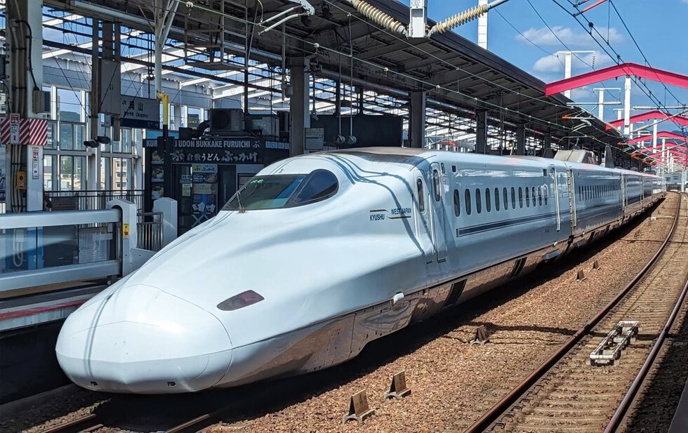 ACCESS
博多駅まで1駅、最速8分！軽快なアクセス。