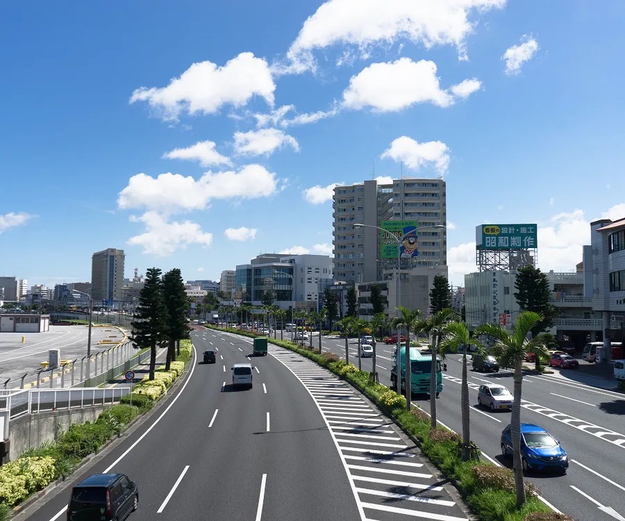 「那覇インターチェンジ」
車で約6分(約3.3km)