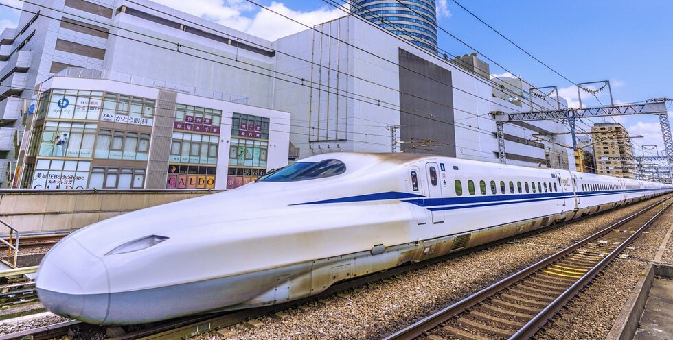 「鷺沼」駅より直通2駅(3分)の「あざみ野」駅からの接続で新幹線停車駅「新横浜」駅も快適にアクセス。