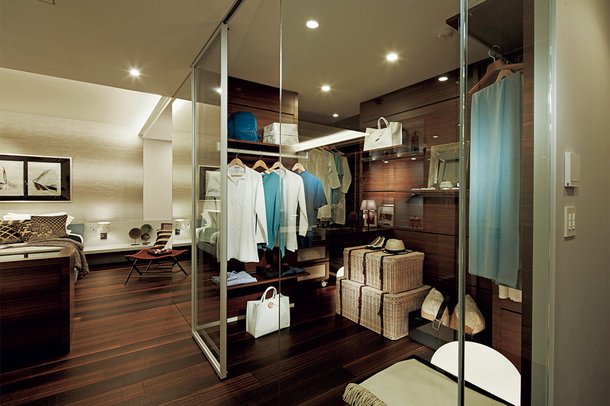 WALK IN CLOSET