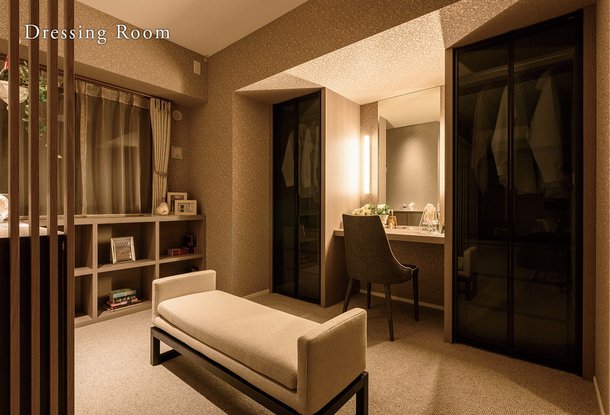 DRESSING ROOM