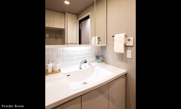 POWDER ROOM