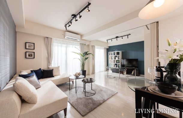 LIVING DINING / PRIVATE ROOM