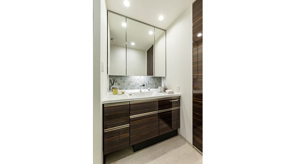 RESTROOM