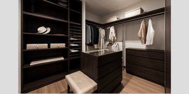 WALK-IN CLOSET