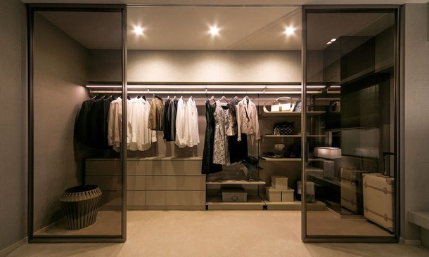 WALK IN CLOSET