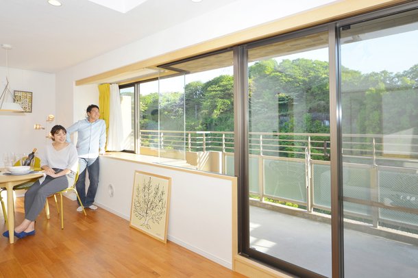 LIVING & BALCONY