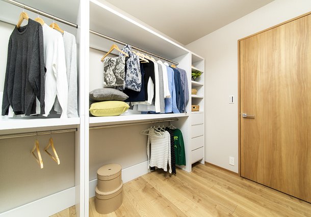 WALK IN CLOSET