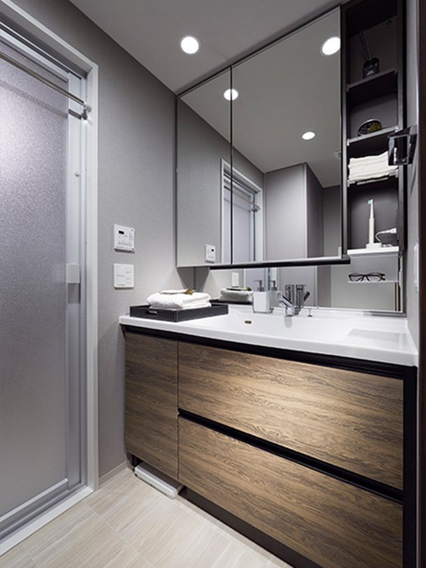 POWDER ROOM
(洗面室)