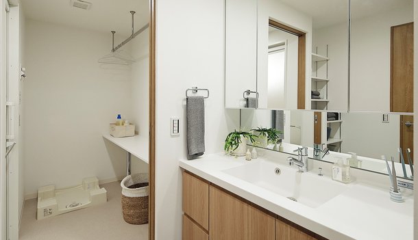 POWDER ROOM